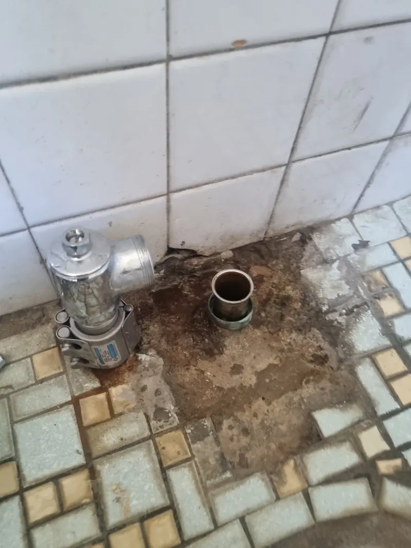 화장실 바닥 배수구 배관 연결 부위